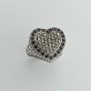 Anello cuore con marcassiti griffate e spinelli neri.  AD2114
