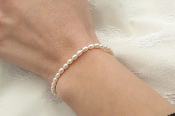 Bracciale con perline ovali d'acqua dolce. BA0410 - immagine 2