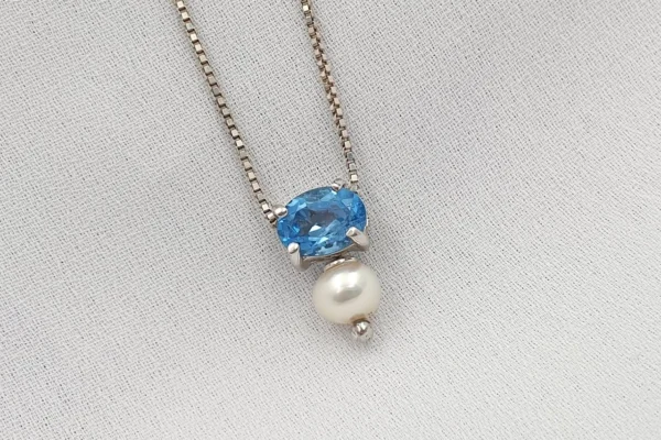 Girocollo con pendente di topazio blu sfaccettato e perla. CA1385 - immagine 3